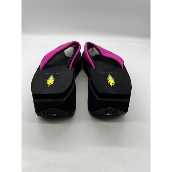 Volatile Zoe Wedge Black size 11 Pink Orchid Casual Thong Slip on Sandals NIB - Picture 4 of 7